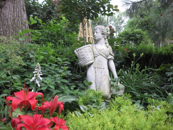 Graziano Gardens Statuary